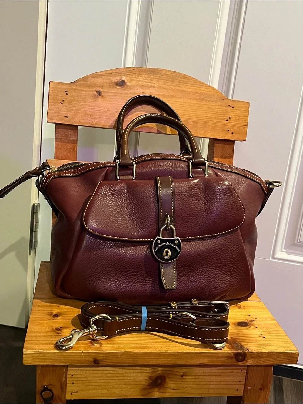 🍓TRADED🍓DOONEY & BOURKE Dark Red Samba Satchel w/ Dooney Lock
